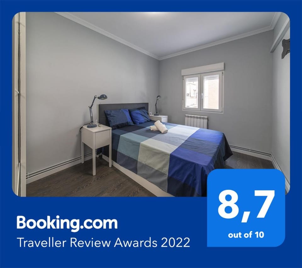 Bed, Photo of the whole room, Logo/Certificate/Sign, Bedroom, Certificate/Award, towels