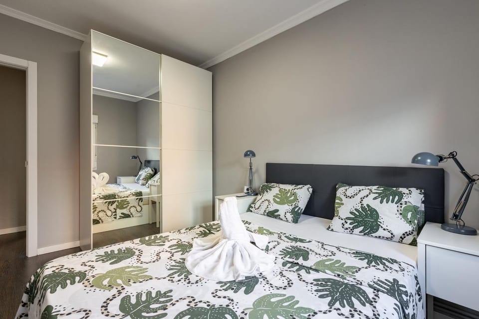 Bed, Photo of the whole room, Bedroom, towels, wardrobe
