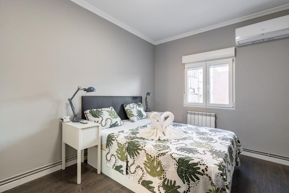 Bed, Photo of the whole room, Bedroom, towels, air conditioner