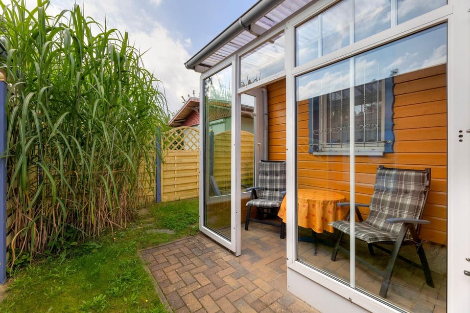 Property building, Day, Balcony/Terrace