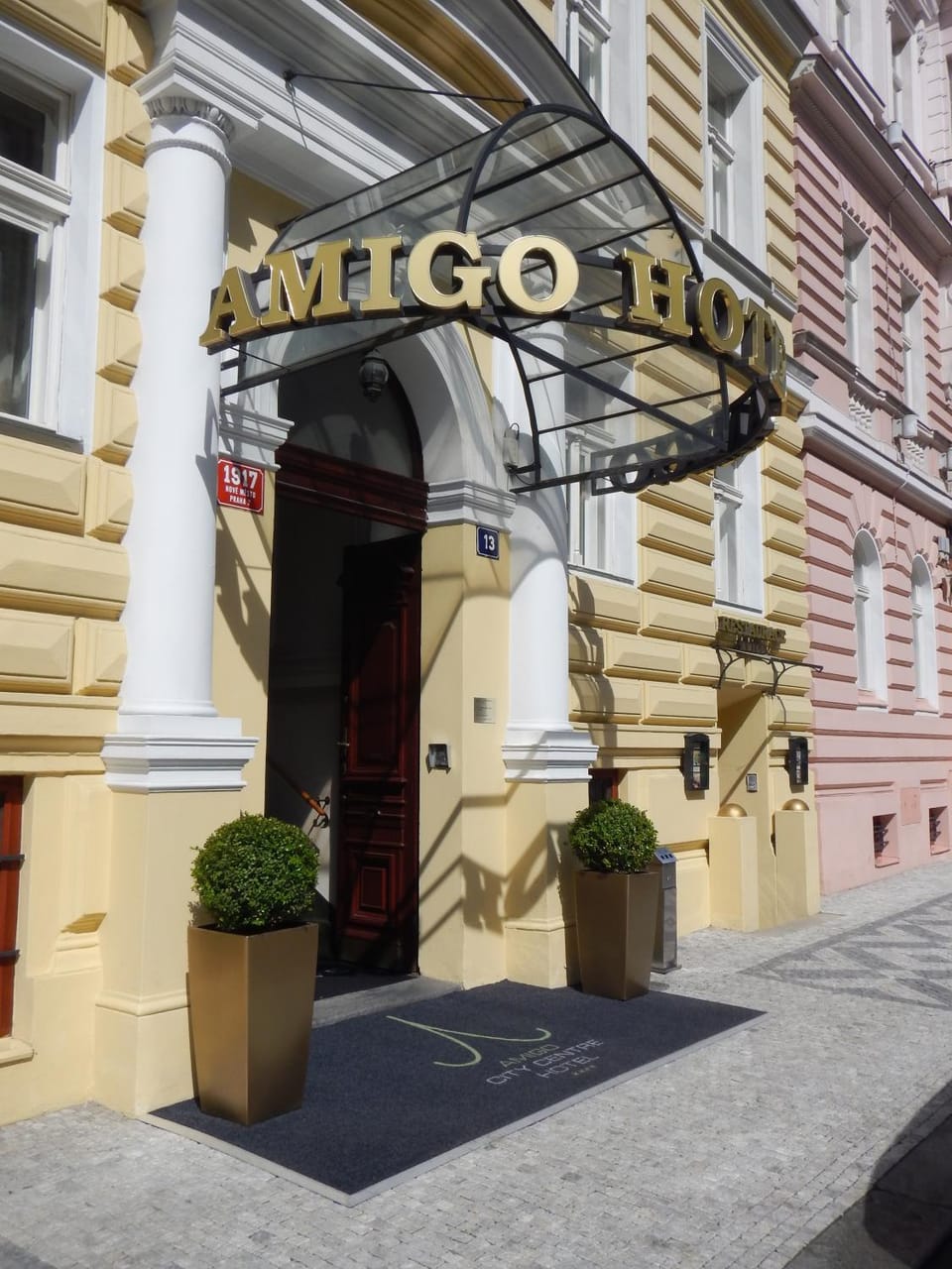 Facade/entrance