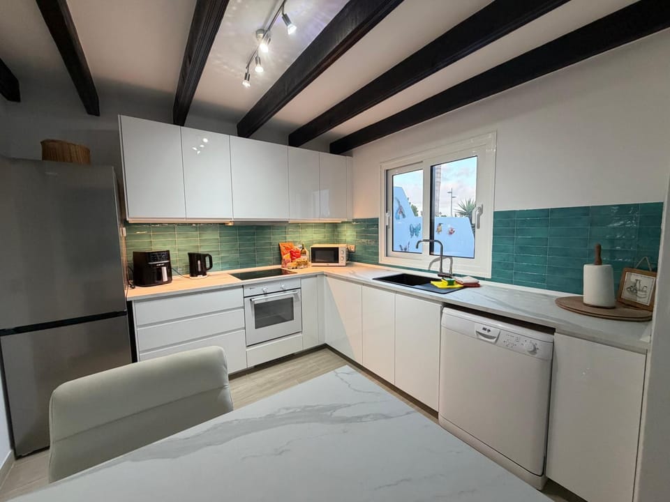 Villa Dream - Front Line 2 Bedroom Villa with stunning views Villa in Puerto del Carmen