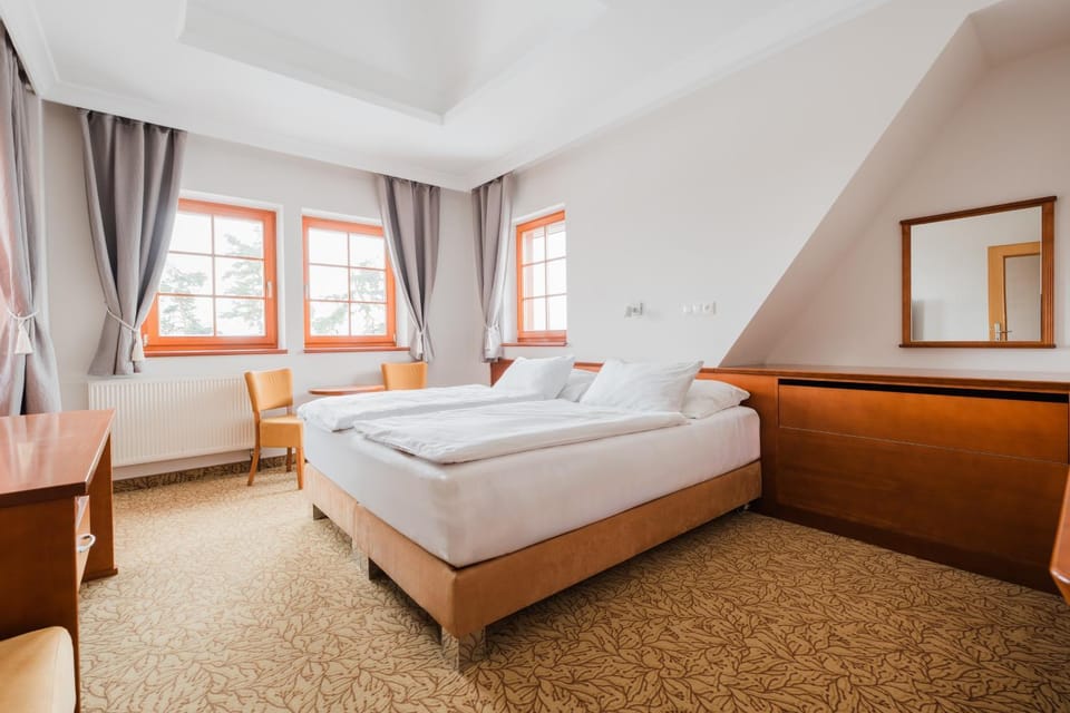Bed, Bedroom