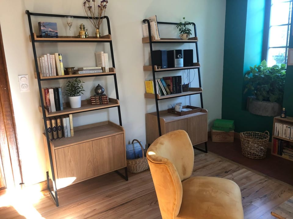 Library, Seating area