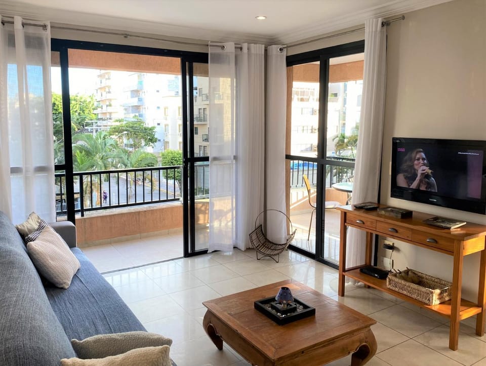 Praia da Enseada Um Por Andar Apartment in State of São Paulo