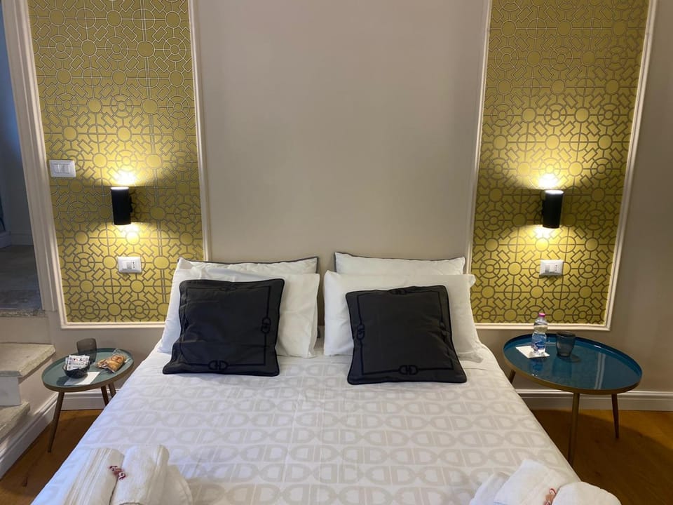 Bed, TV and multimedia, Photo of the whole room, Bedroom, hair dresser, locker, locker