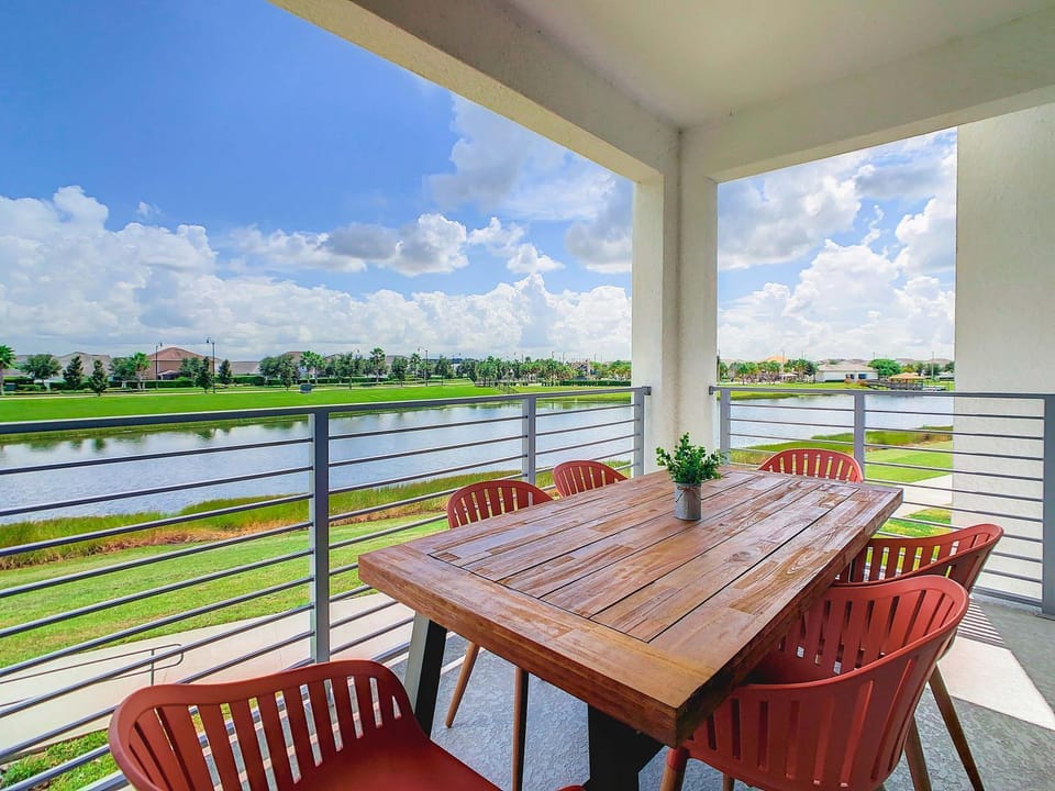 Cute Lakeview 2BR Condo with 2 Clubhouses House in Kissimmee