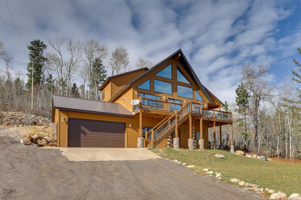Spacious Terry Peak Cabin < 1 Mi to Ski Lift Cabin in North Lawrence