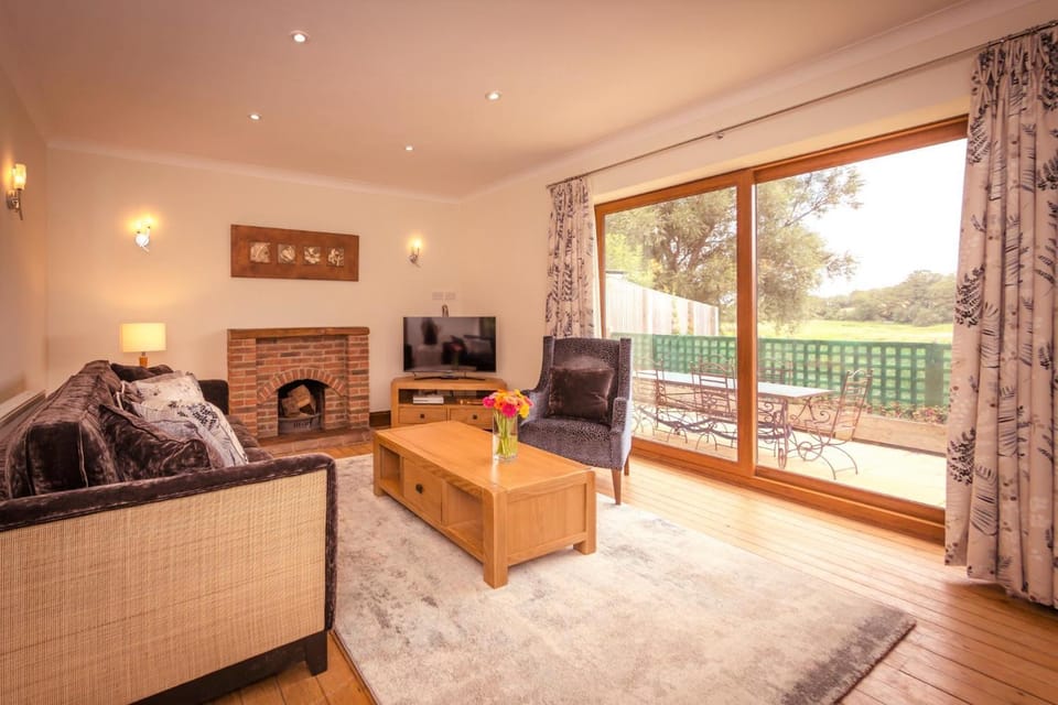 Riverbank Cottage - idyllic riverside country cottage on South Downs Villa in Alfriston