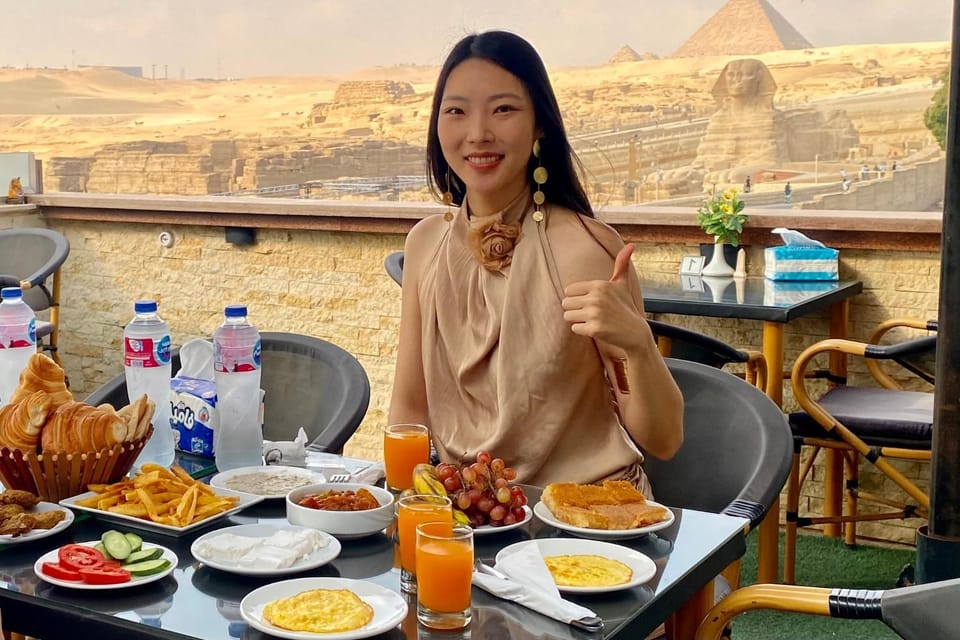 Restaurant/places to eat, People, Natural landscape, Food and drinks, Banquet/Function facilities, Food, Mountain view, Breakfast, Continental breakfast, Drinks