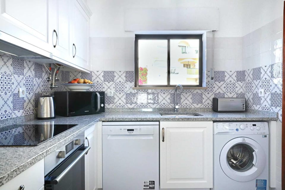 Kitchen or kitchenette, dishwasher, minibar, pet friendly, stove, washing machine