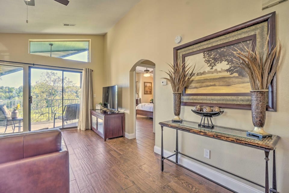 1 Block to Branson Strip: Cozy Golf-View Condo House in Branson