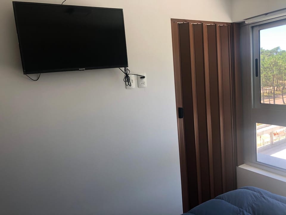 Pta del Este piscina abierta y cubierta climatizada, gimnasio, Netflix, aire,garage Apartment in Punta del Este