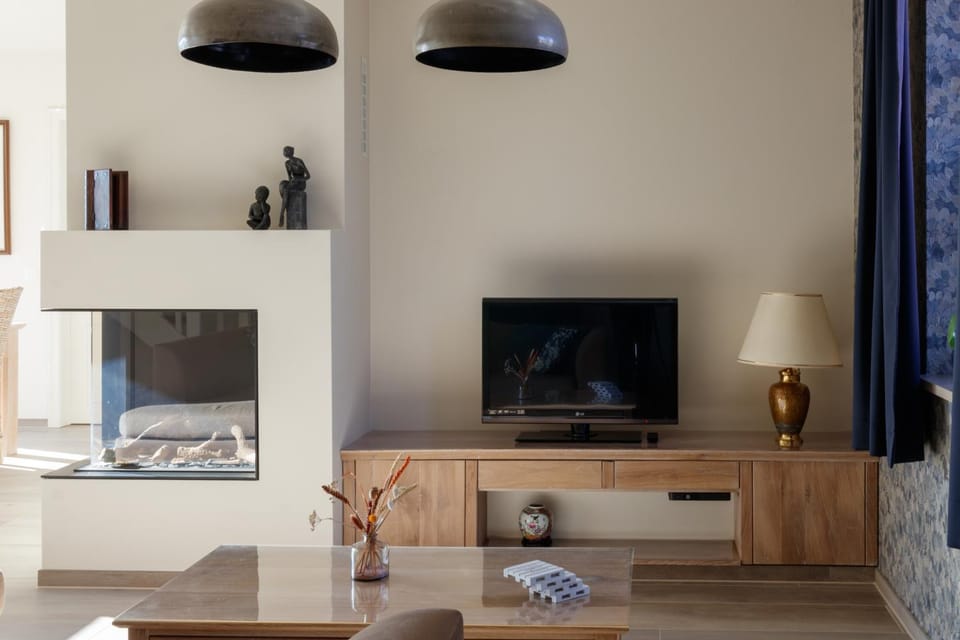 TV and multimedia, Seating area