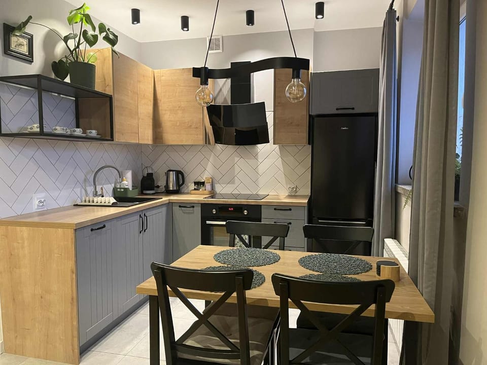 microwave, stove, kitchen