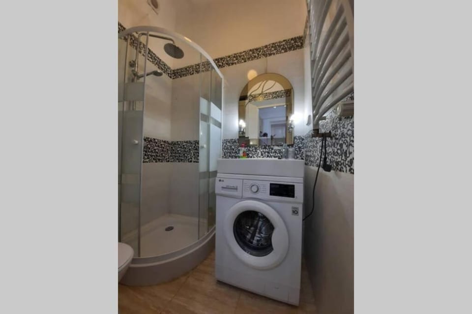 Shower, Bathroom, washing machine