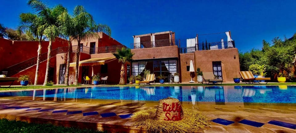 Property building, Day, Garden, Garden view, Pool view, Swimming pool, sunbed