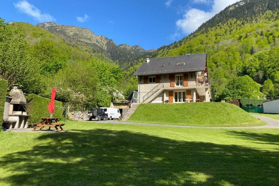 T2 ensoleillé. Terrasse, jardin commun, vue, parking. Apartment in Cauterets