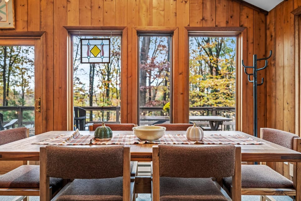 Seating area, Dining area