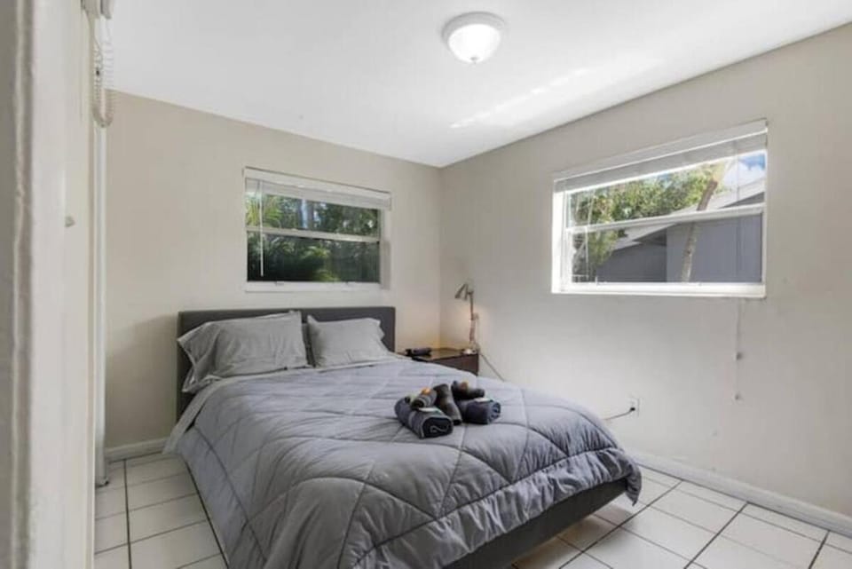 5140 Duplex by Dream Vacation Apartment in Oakland Park