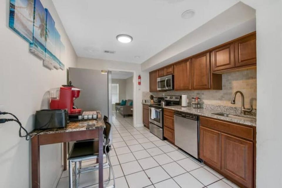 5140 Duplex by Dream Vacation Apartment in Oakland Park