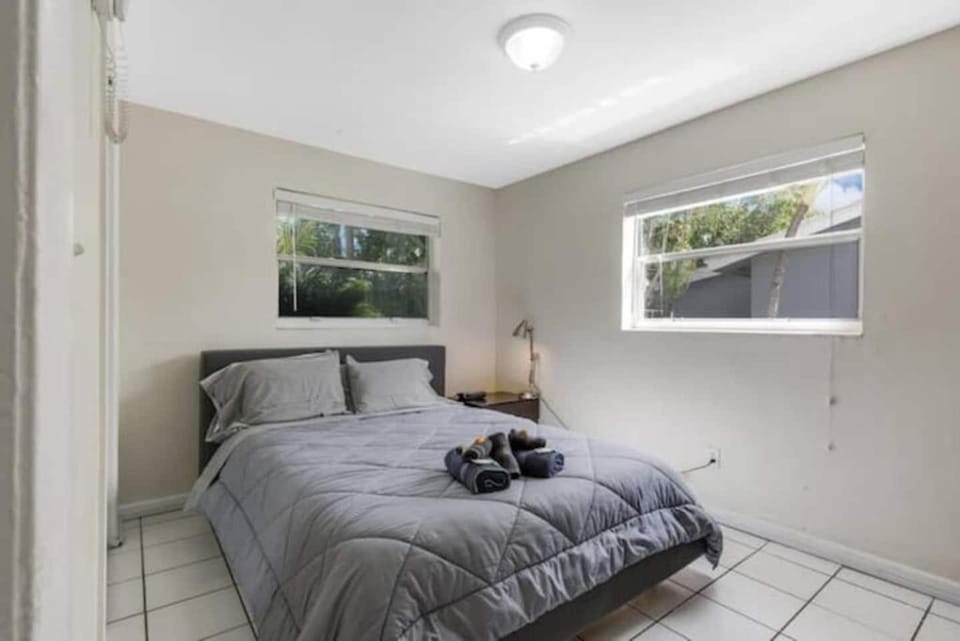 5140 Duplex by Dream Vacation Apartment in Oakland Park
