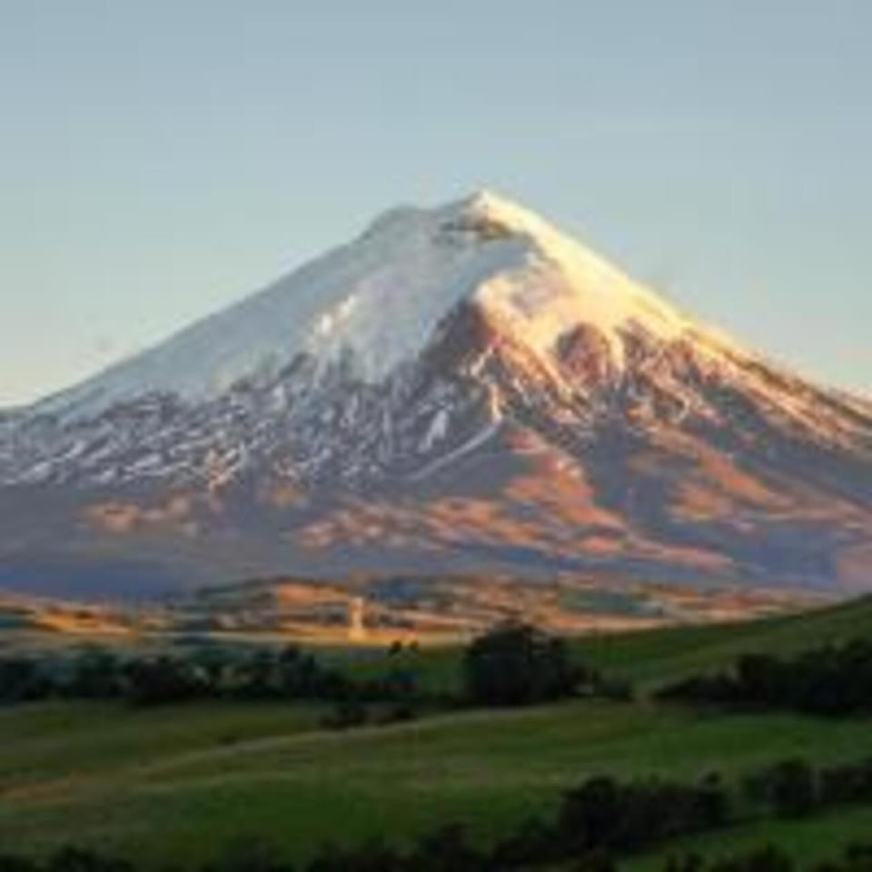 Nearby landmark, Natural landscape, Mountain view