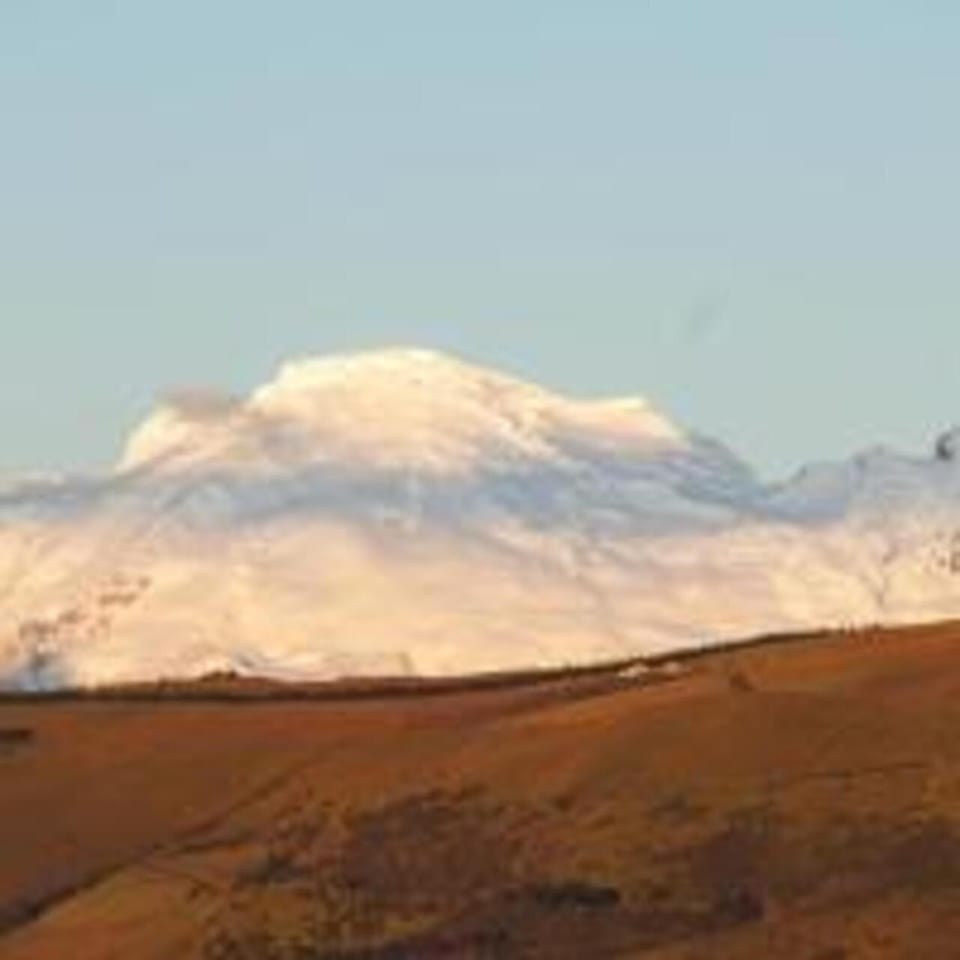 Nearby landmark, Landmark view, Mountain view