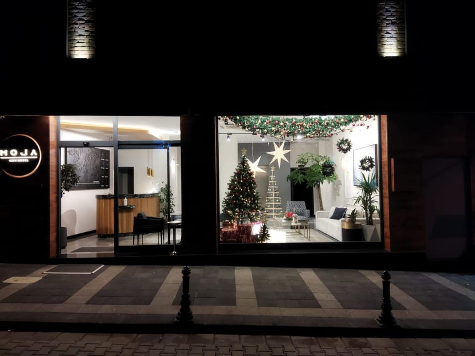 Night, Lobby or reception