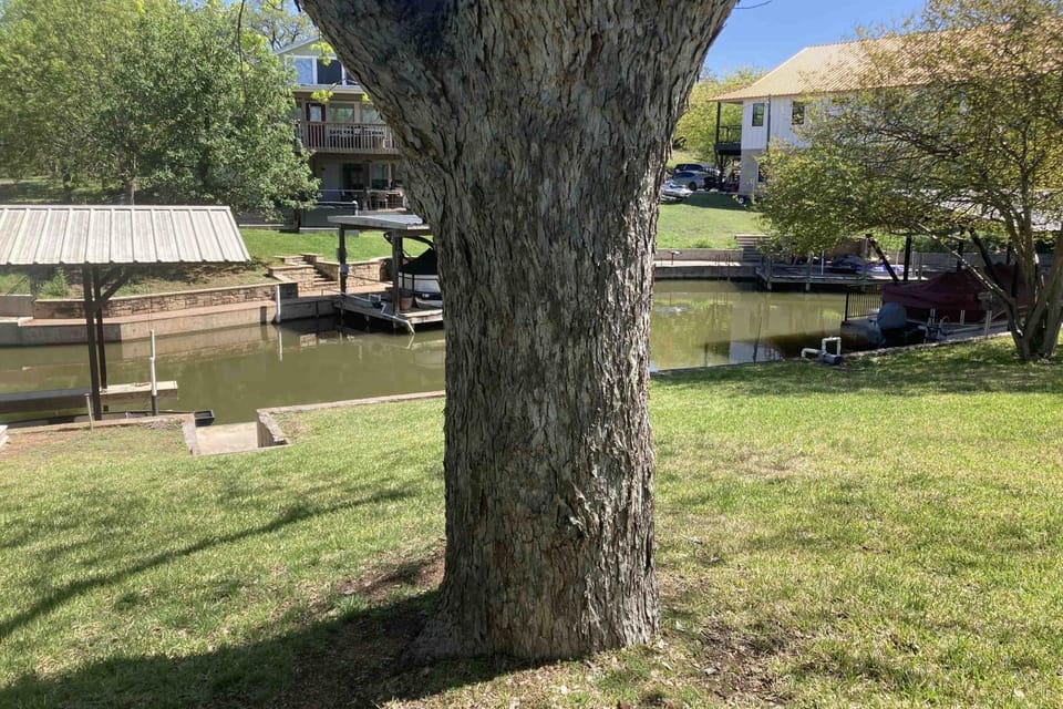 Bluebonnet Cove House in Kingsland