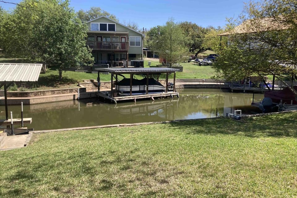 Bluebonnet Cove House in Kingsland