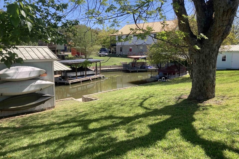 Bluebonnet Cove House in Kingsland