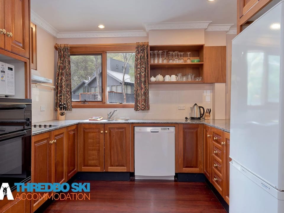 Kitchen or kitchenette, kitchen
