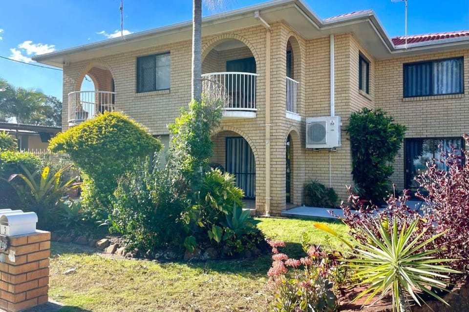 WHISPERING PALMS Apartment in Sandstone Point