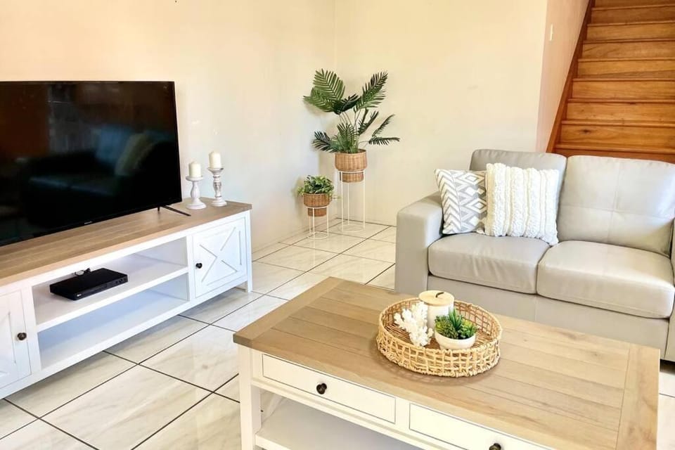 WHISPERING PALMS Apartment in Sandstone Point