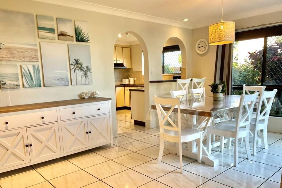 WHISPERING PALMS Apartment in Sandstone Point
