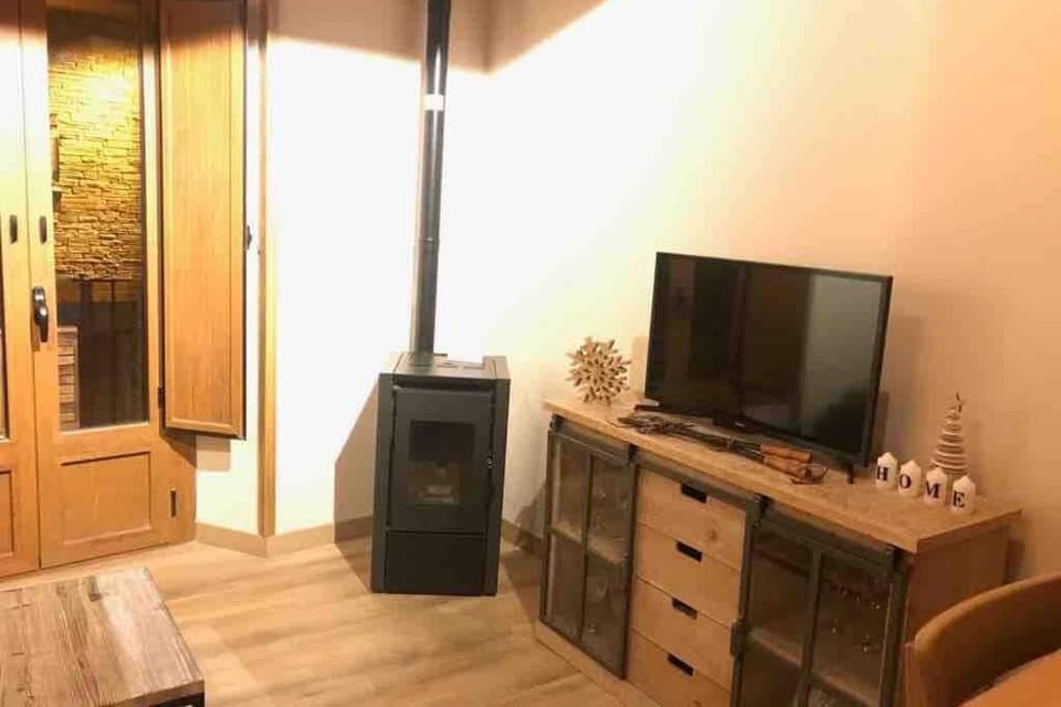Communal lounge/ TV room, TV and multimedia