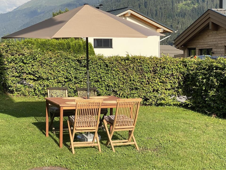 Day, Garden