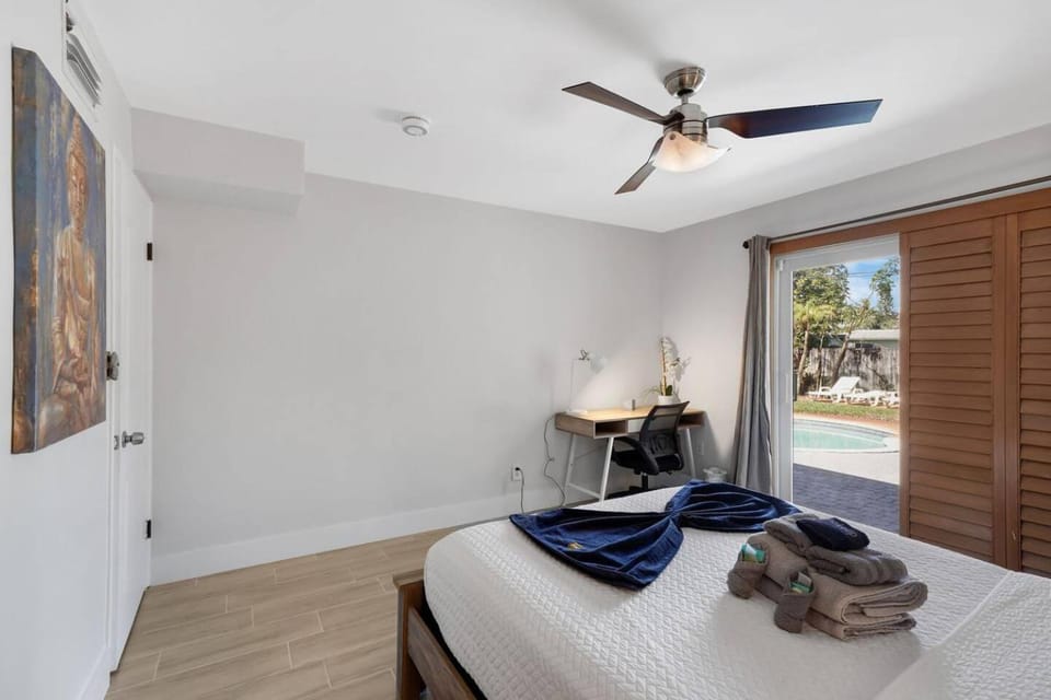 Home wpool by Dream Vacation unit 401 House in Wilton Manors