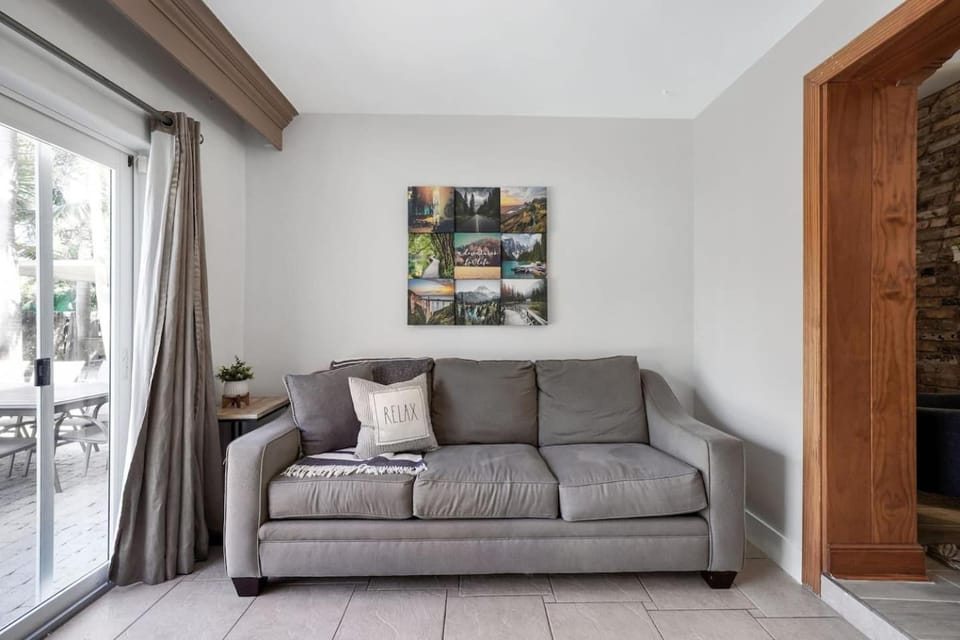Home wpool by Dream Vacation unit 401 House in Wilton Manors