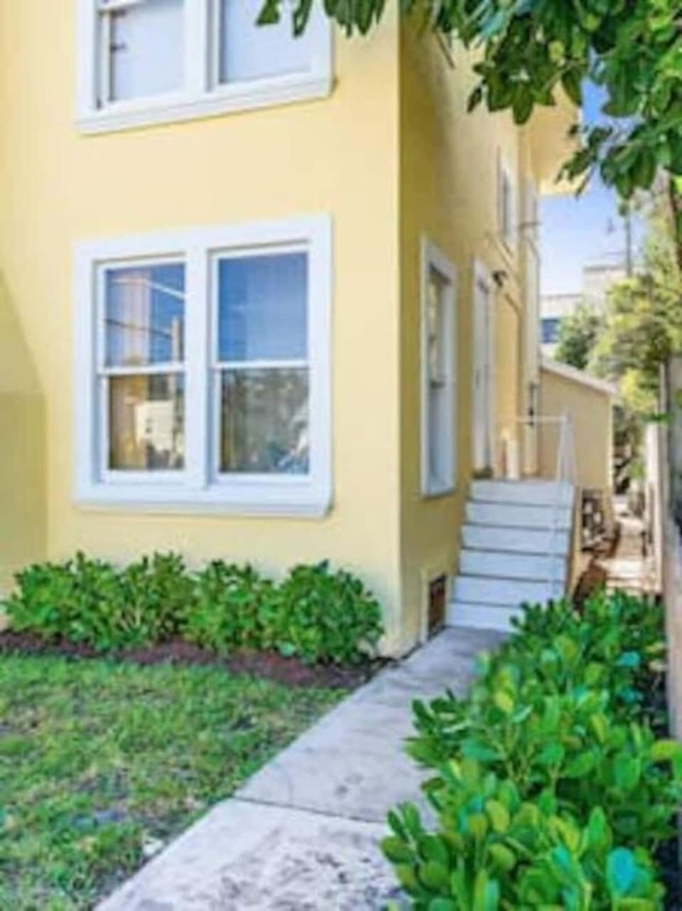Olive Studio Apart unit 3 by Dream Vacation Apartment in West Palm Beach