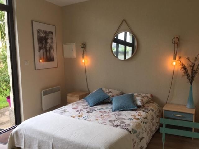 Chambre dans dépendance Maison de Ville + abri vélos Vacation rental in Saumur