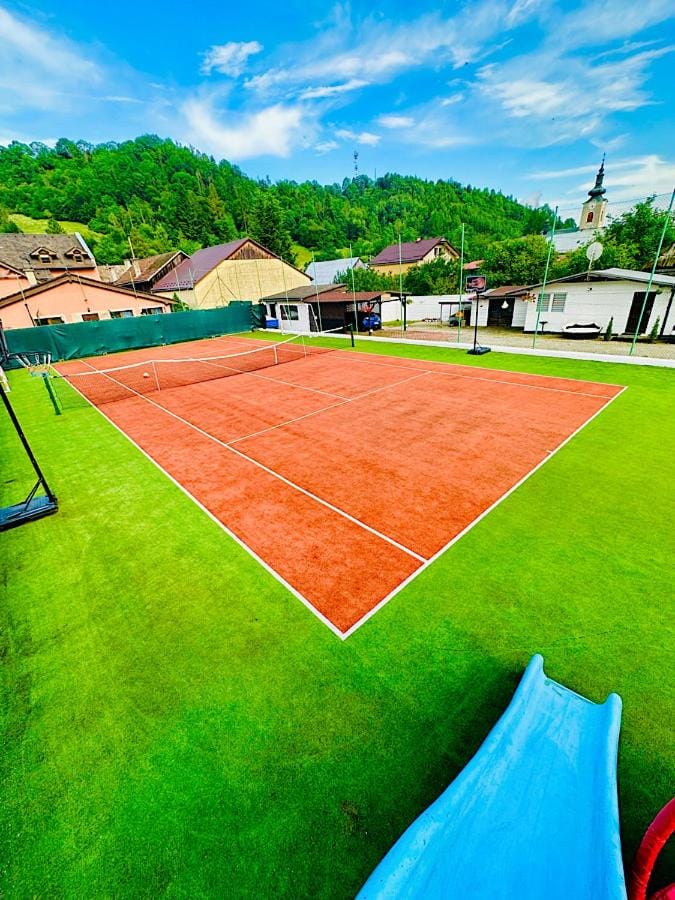Tennis court