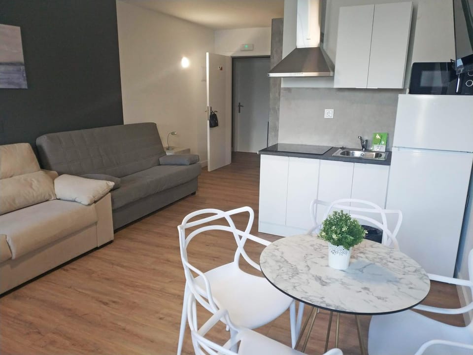 Kitchen or kitchenette, Living room, Communal kitchen, kitchen