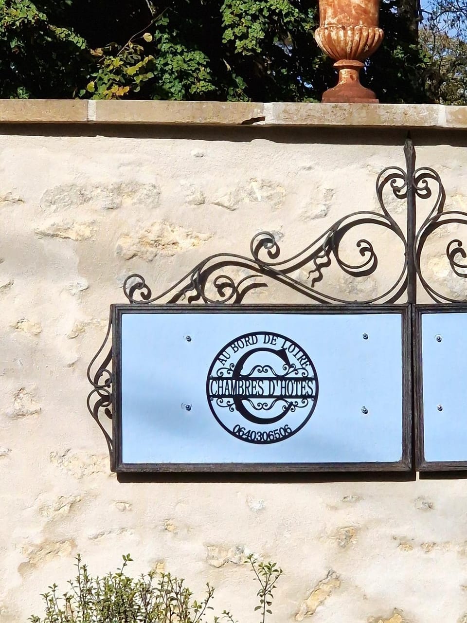 Facade/entrance, Property logo or sign, Location