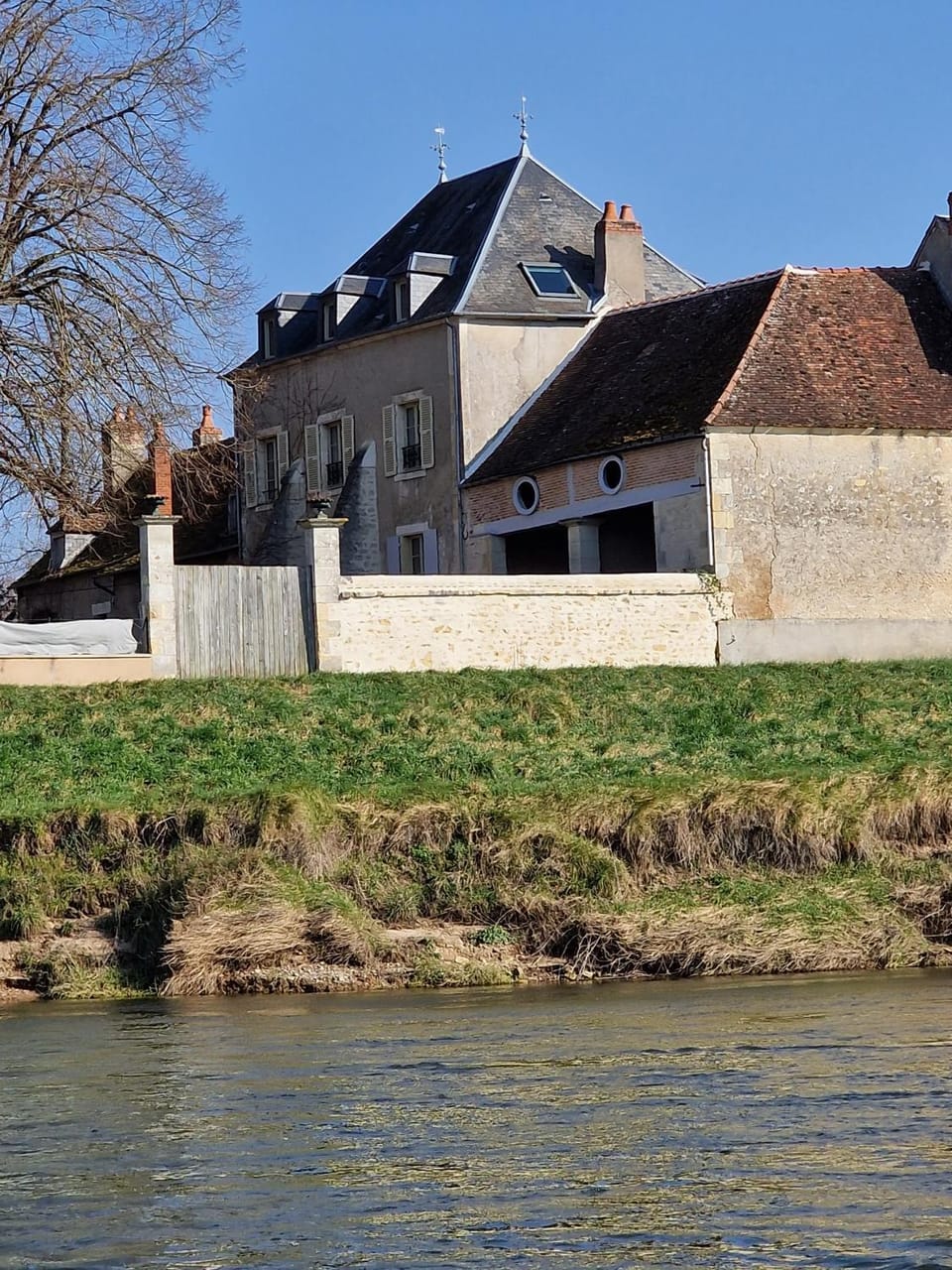 Property building, Day, Natural landscape, Activities, Canoeing, Landmark view, River view