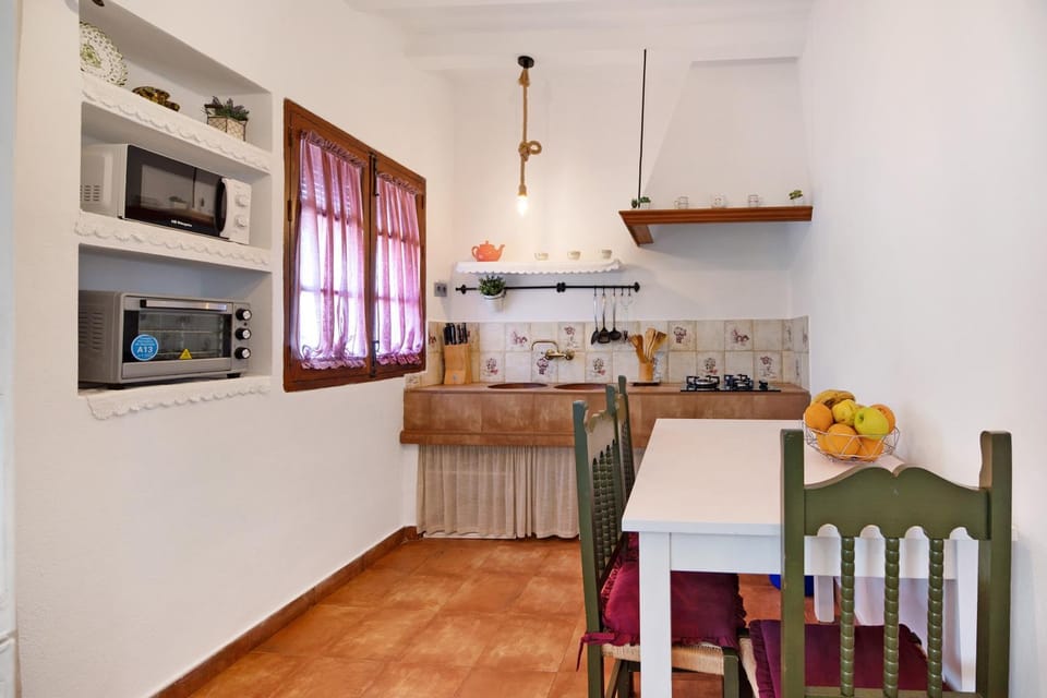 Property building, Kitchen or kitchenette, Living room