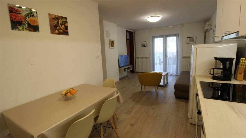 MONIKA 3 pax Apartment in Novigrad