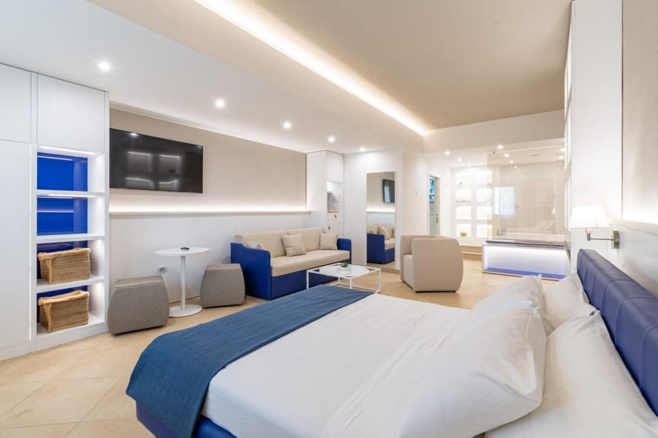 TV and multimedia, Photo of the whole room, Bedroom