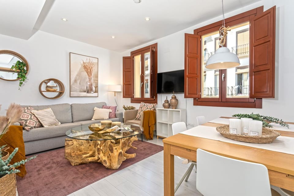 Living room, Dining area, City view